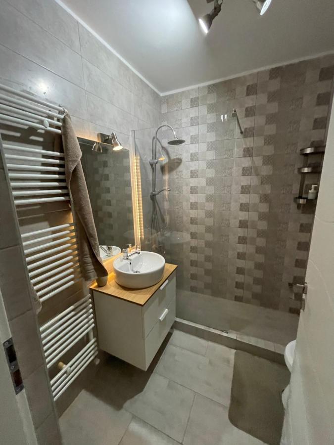 Pearl Luxury Apartment Near Presidential Palace Boekarest Buitenkant foto